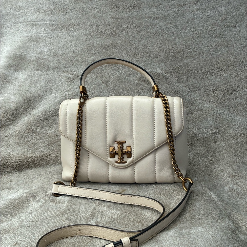 Tory Burch Cream Quilted Shoulder Bag with Gold Accents - Picture 2 of 15